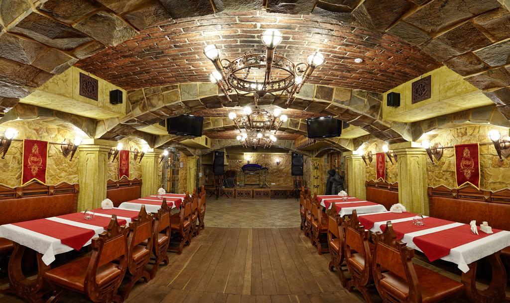 Pidkova Hotell Rivne Exteriör bild