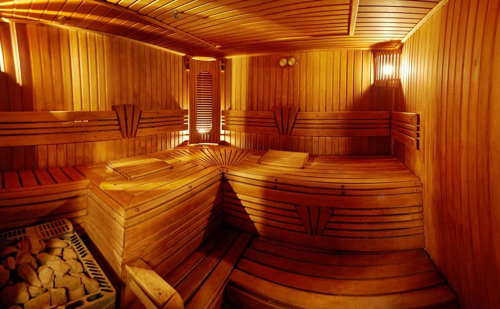 Pidkova Hotell Rivne Exteriör bild