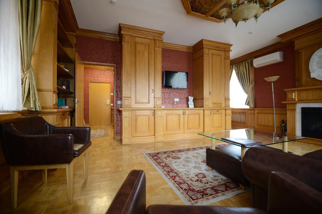 Pidkova Hotell Rivne Exteriör bild