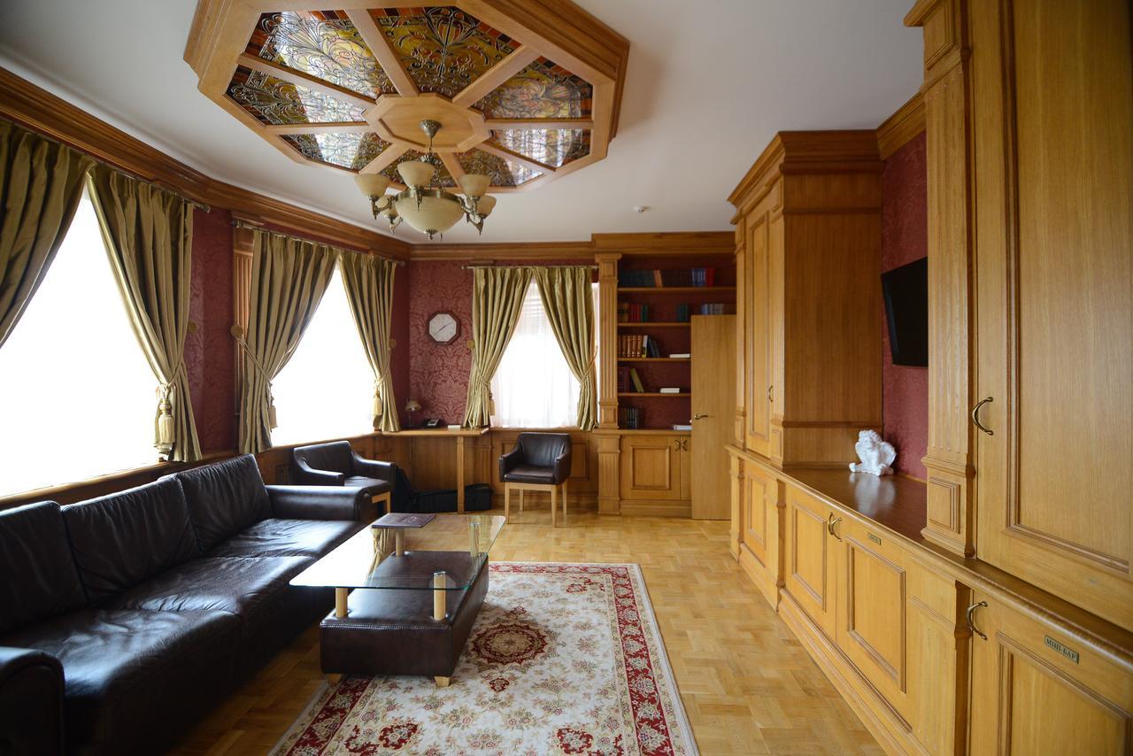 Pidkova Hotell Rivne Exteriör bild