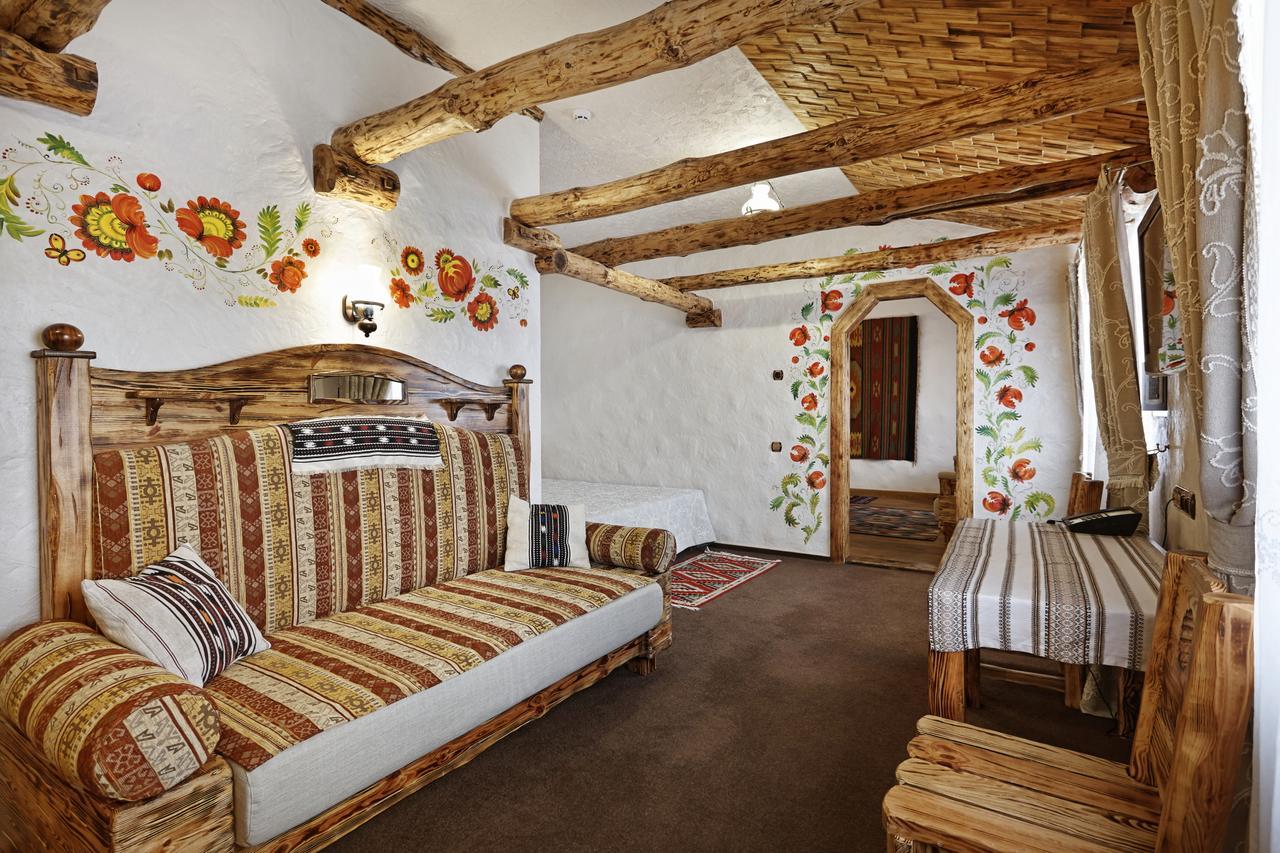 Pidkova Hotell Rivne Exteriör bild